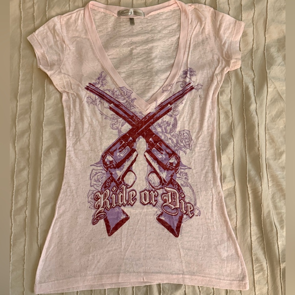 Hot Leathers Long Pink Tee with Intricate Designs=Flowers,Double Revolvers,Text